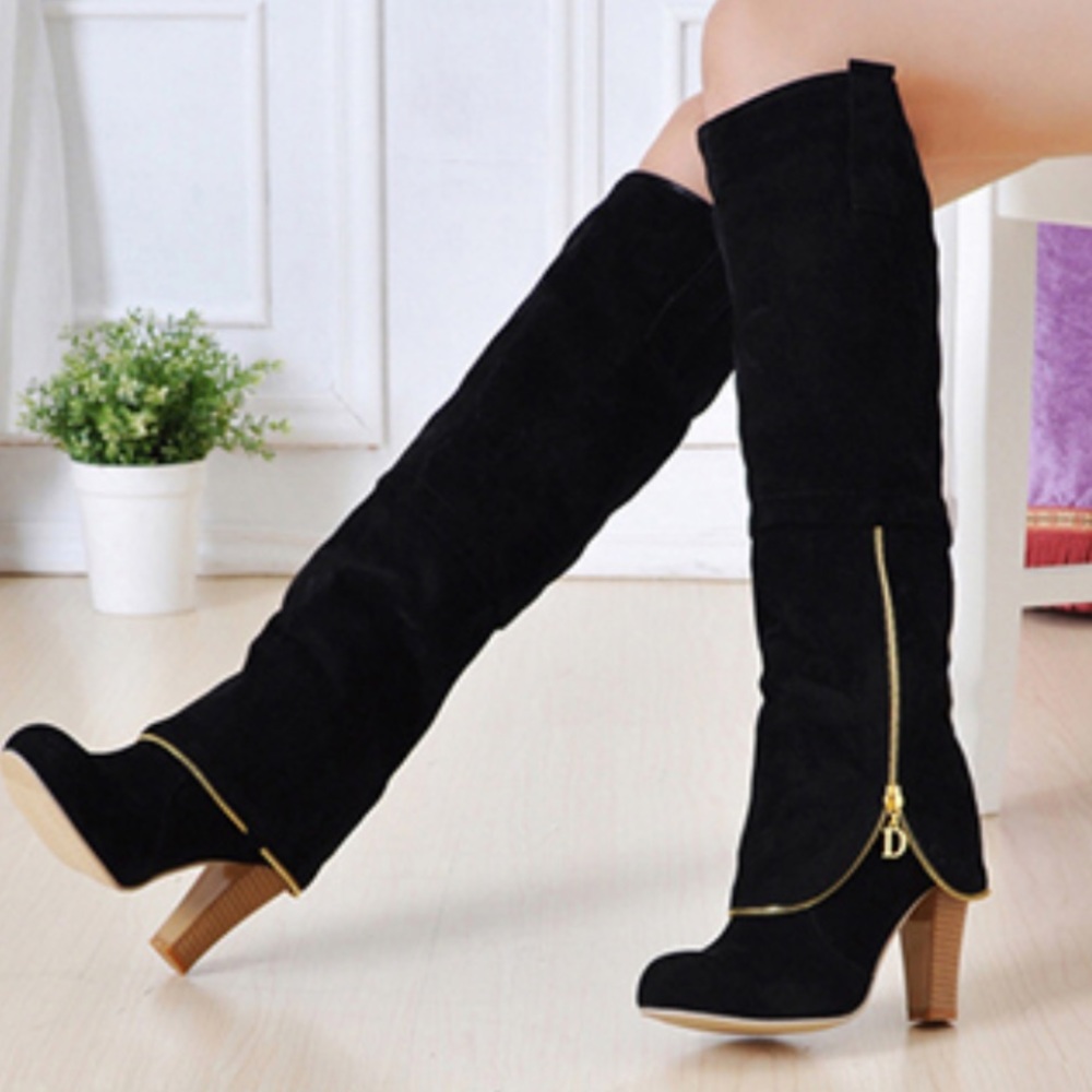Fashionable black boots.